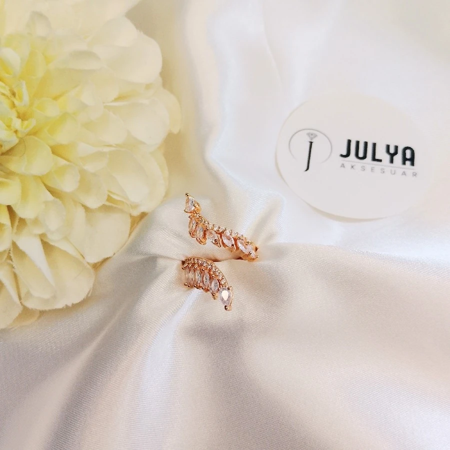 ÇELİK GOLD KARARMAZ PASLANMAZ TAŞLI ŞIK AYARLANABİLİR YÜZÜK