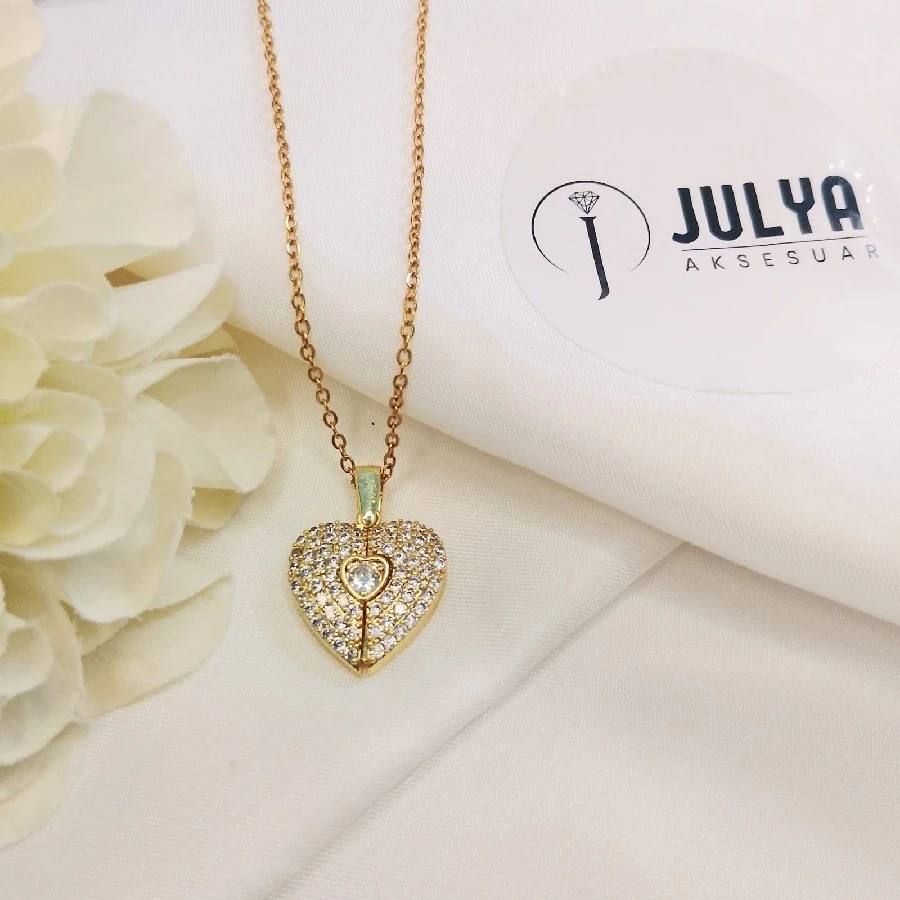 ÇELİK GOLD KARARMAZ PASLANMAZ ZİRKON TAŞLI KALPLİ 45+5 CM KOLYE