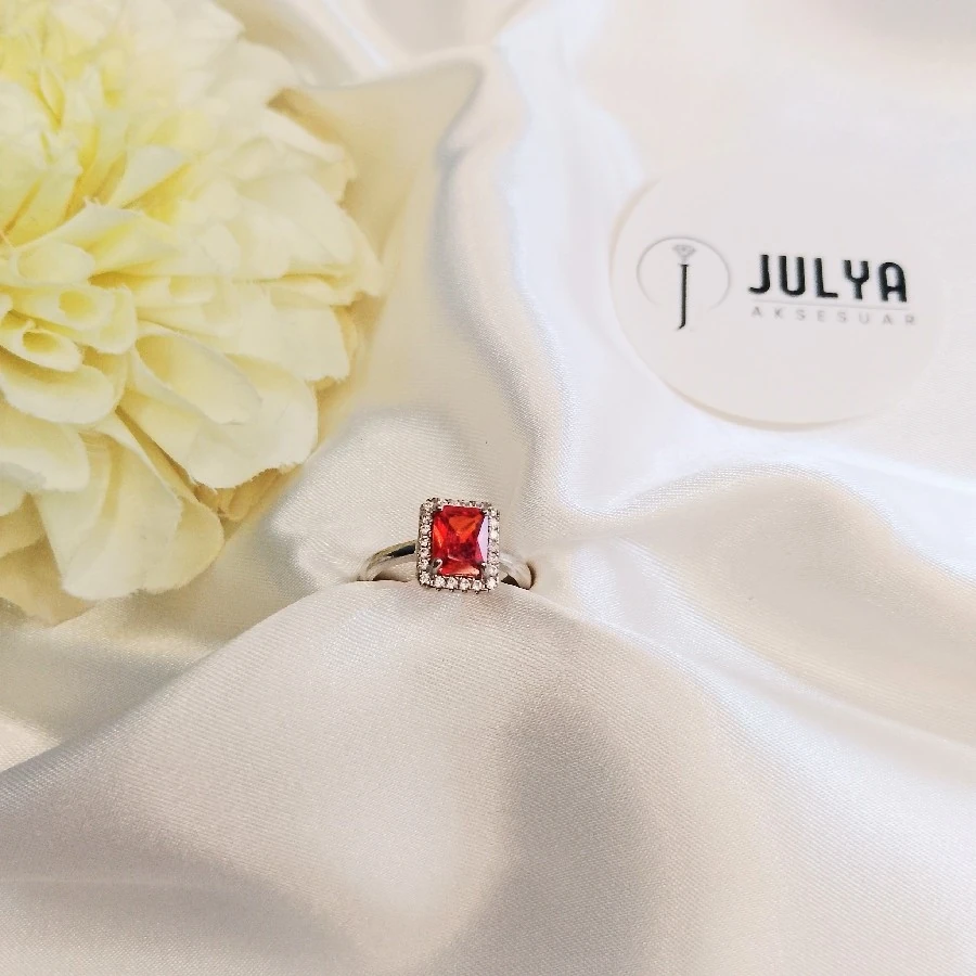 ÇELİK GÜMÜŞ RENGİ KIRMIZI KRİSTAL TAŞLI AYARLANABİL  YÜZÜK