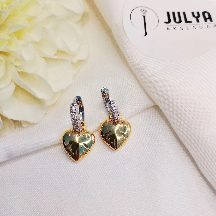 ÇELİK GÜMÜŞ RENGİ GOLD KARARMAZ PASLANMAZ TAŞLI KALP KÜPE