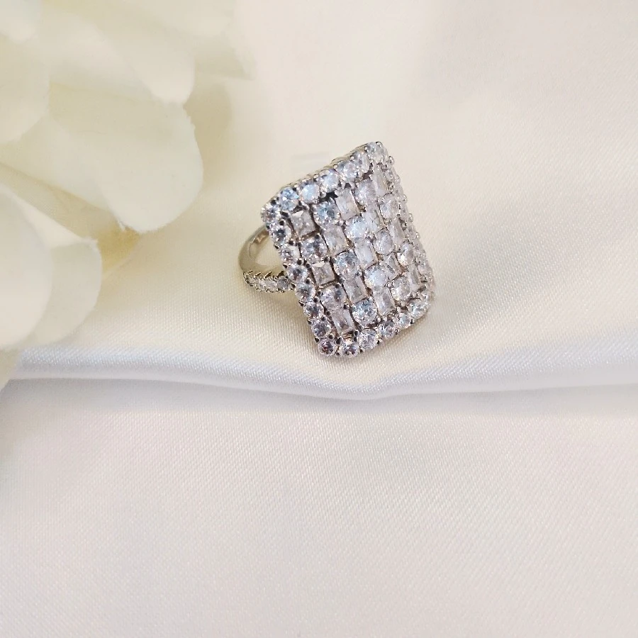 ÇELİK GÜMÜŞ RENGİ KARARMAZ PASLANMAZ TAŞLI  9 NUMARA  YÜZÜK