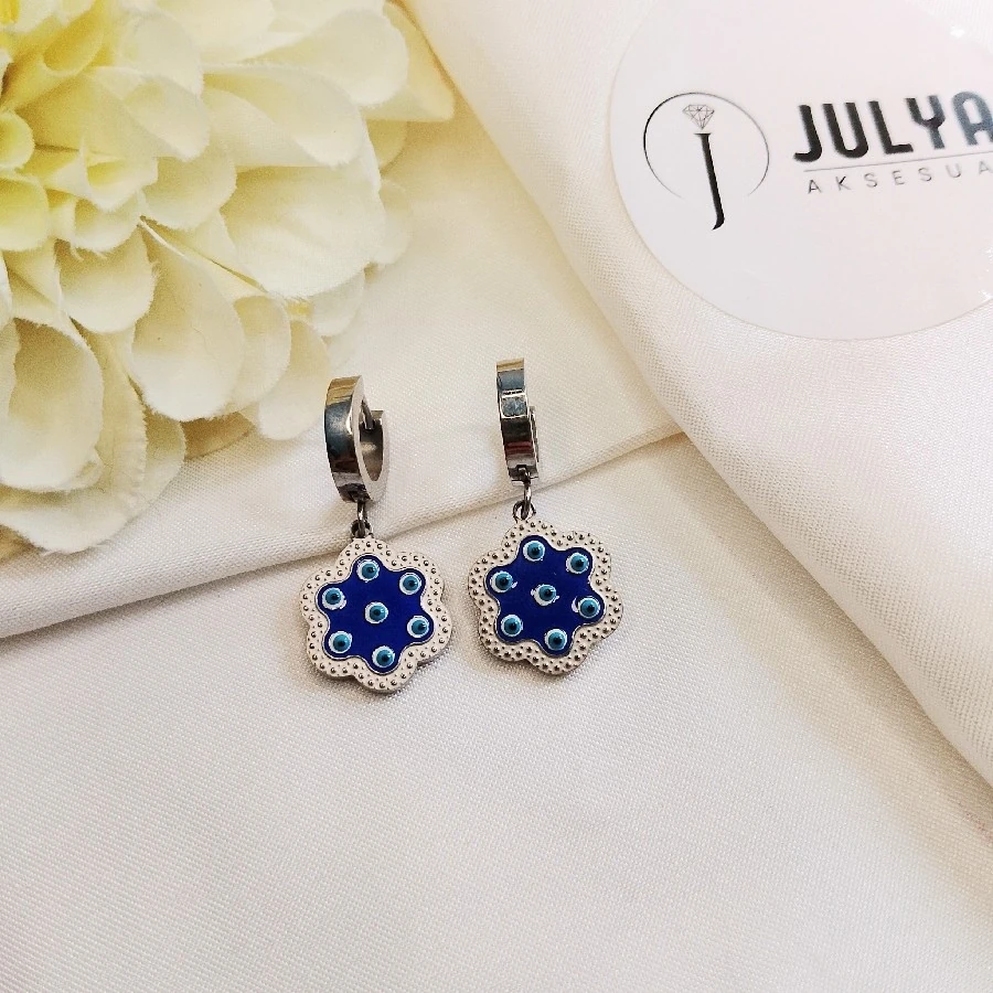 ÇELİK GÜMÜŞ RENGİ KARARMAZ PASLANMAZ NAZAR BONCUKLU KÜPE