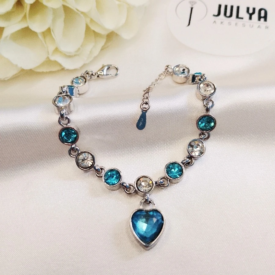 ÇELİK GÜMÜŞ RENGİ KARARMAZ PASLANMAZ KRİSTAL TAŞLI  KALP BİLEKLİK