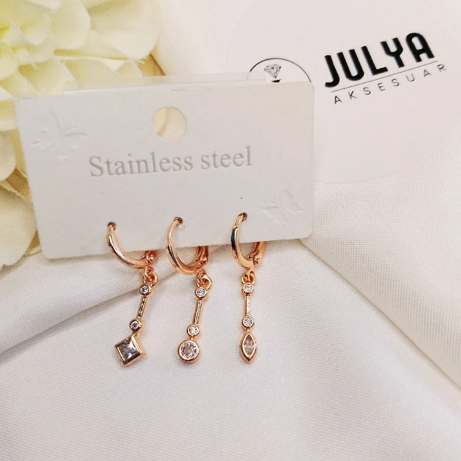 ÇELİK GOLD KARARMAZ PASLANMAZ TAŞLI 3 LÜ KÜPE