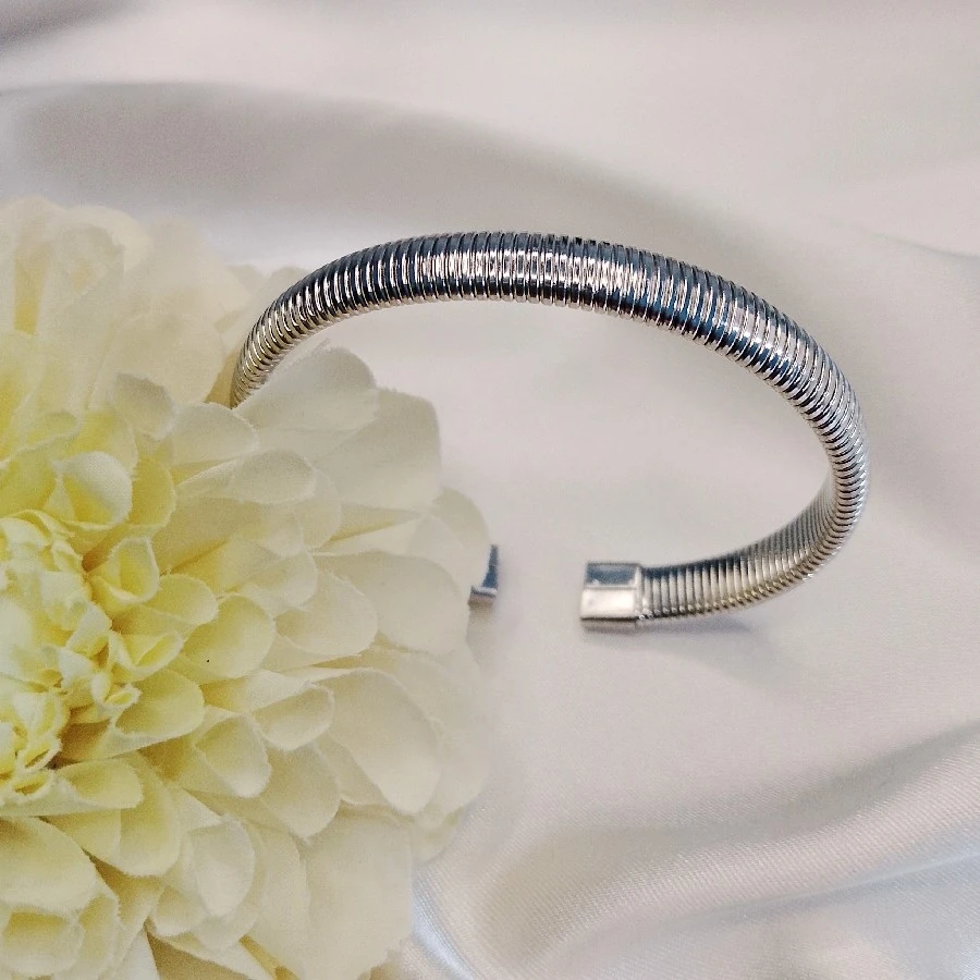 ÇELİK GÜMÜŞ RENGİ KARARMAZ PASLANMAZ AYARLANABİLİR KELEPÇE