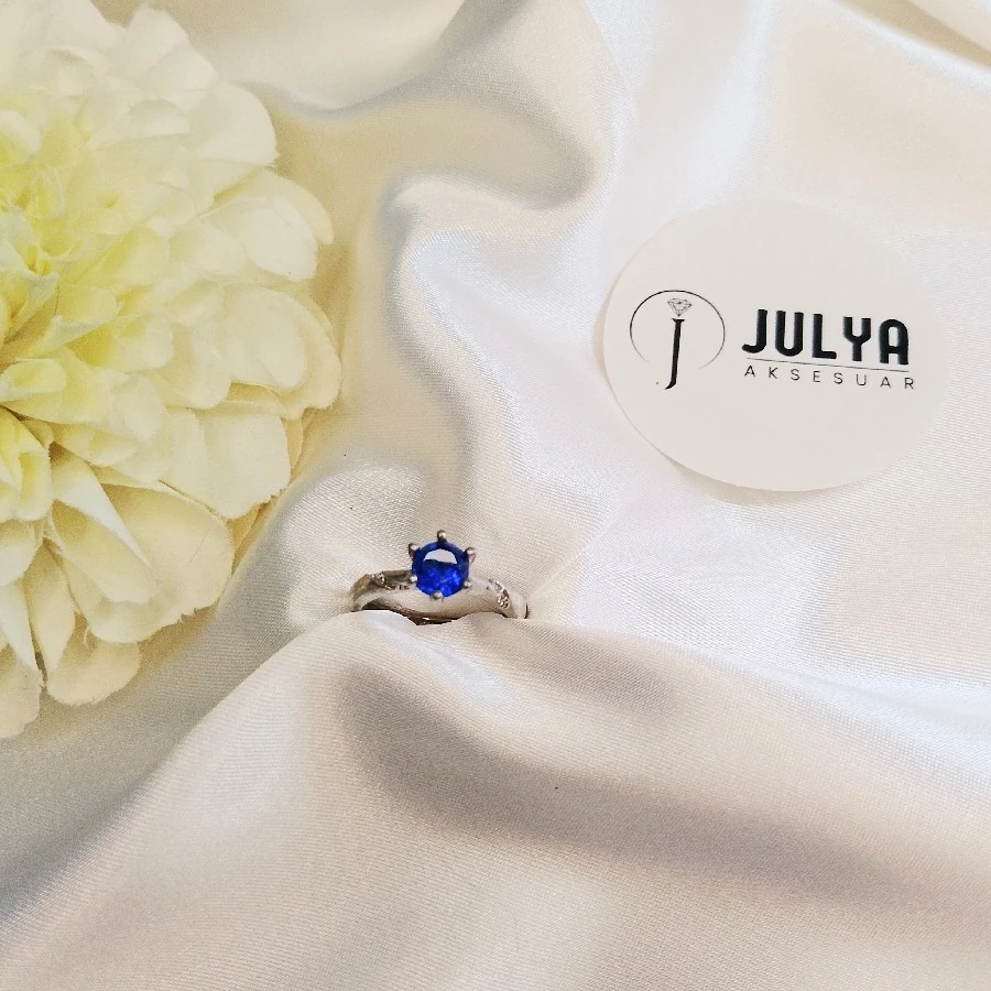 ÇELİK GÜMÜŞ RENGİ  KARARMAZ PASLANMAZ KRİSTAL  MAVİ TAŞLI AYARLANABİLİR YÜZÜK