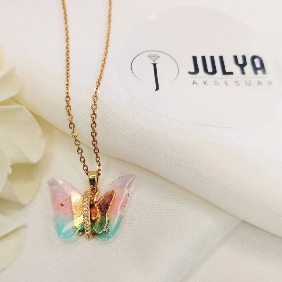 ÇELİK GOLD KARARMAZ PASLANMAZ RENKLİ ŞEFFAF KELEBEKLİ KOLYE