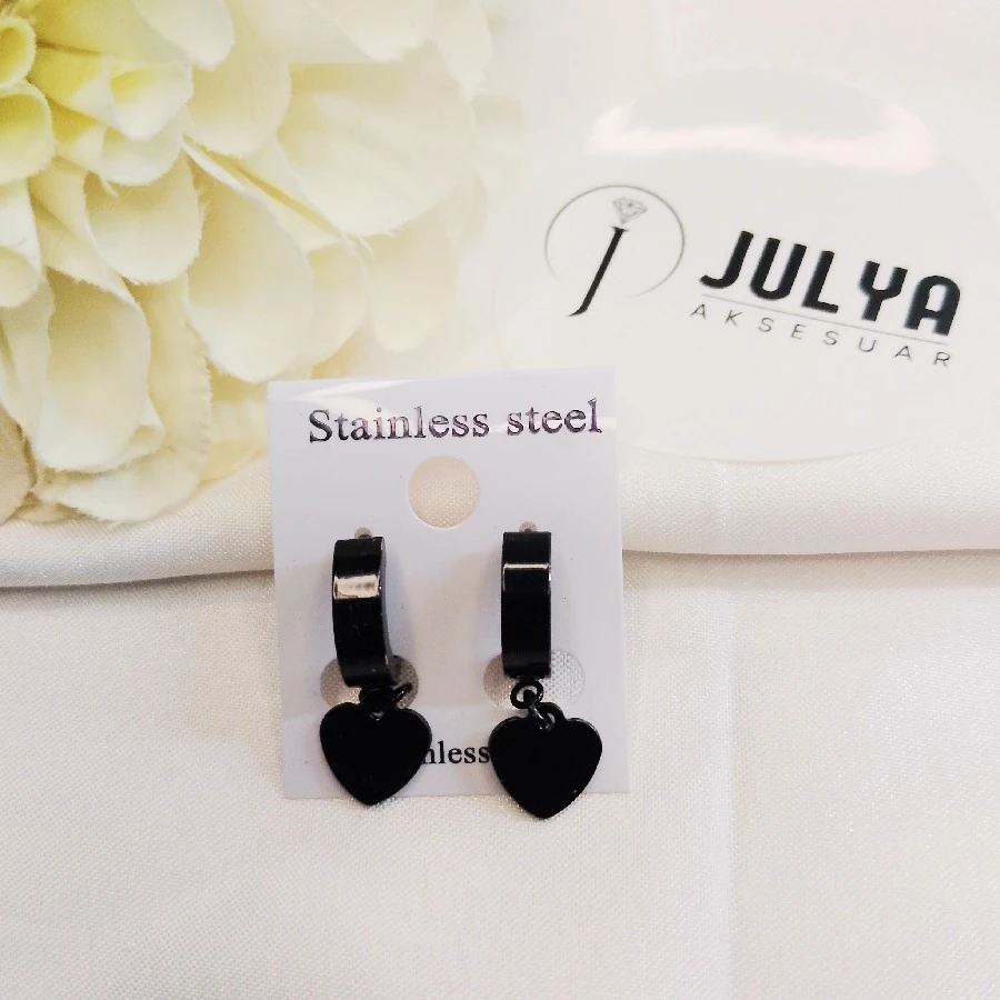 ÇELİK SİYAH KARARMAZ PASLANMAZ  KALPLİ  SALLANTILI ERKEK KÜPE