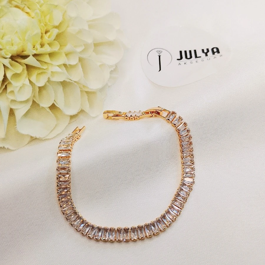 ÇELİK GOLD KARARMAZ PASLANMAZ ENLİ KRİSTAL TAŞLI SU YOLU BİLEKLİK