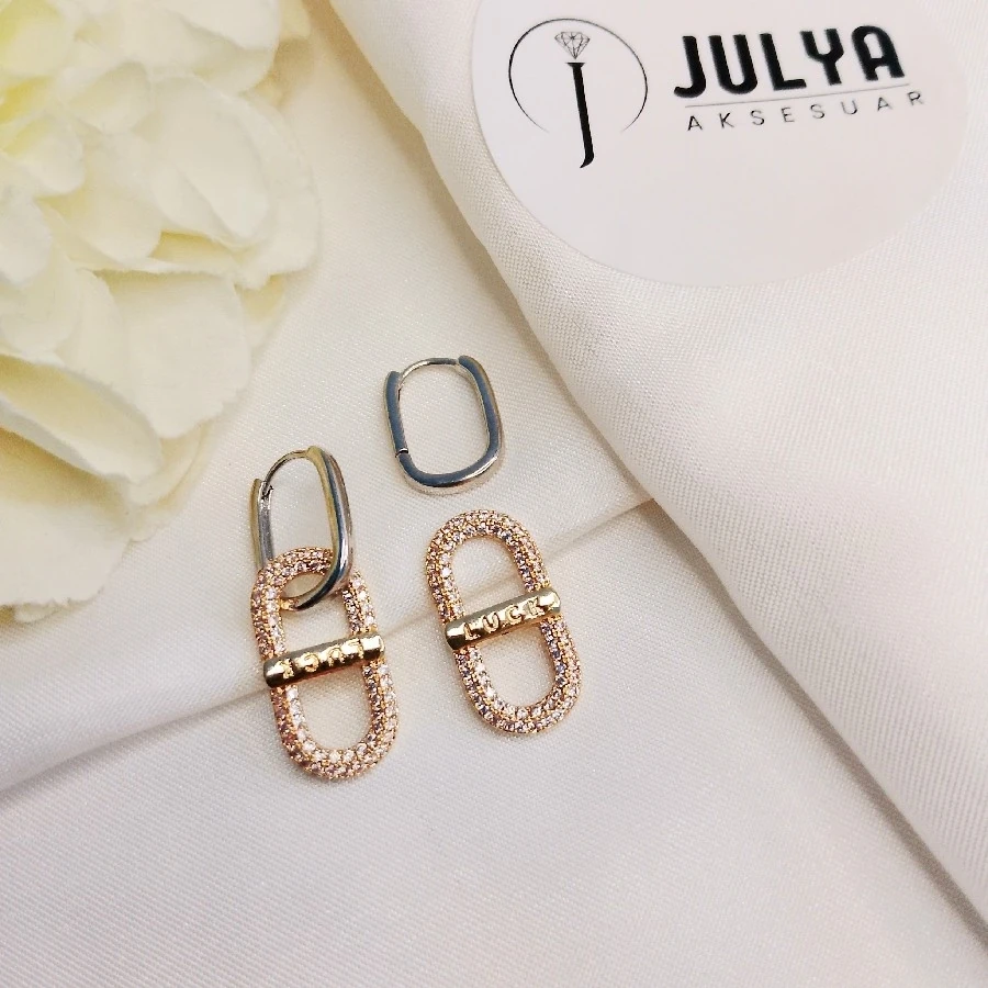 ÇELİK GÜMÜŞ RENGİ GOLD KARARMAZ PASLANMAZ TAŞLI