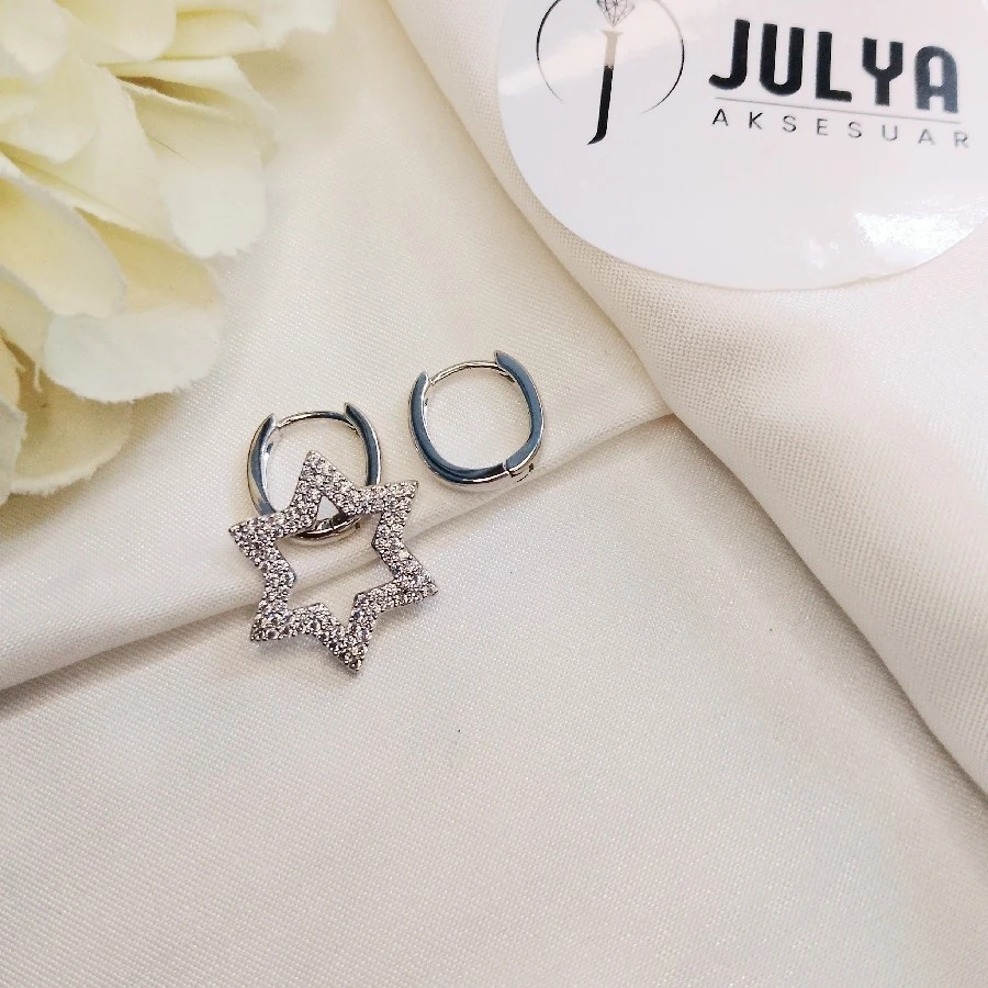 ÇELİK GÜMÜŞ RENGİ KARARMAZ PASLANMAZ YILDIZ TAŞLI  KÜPE