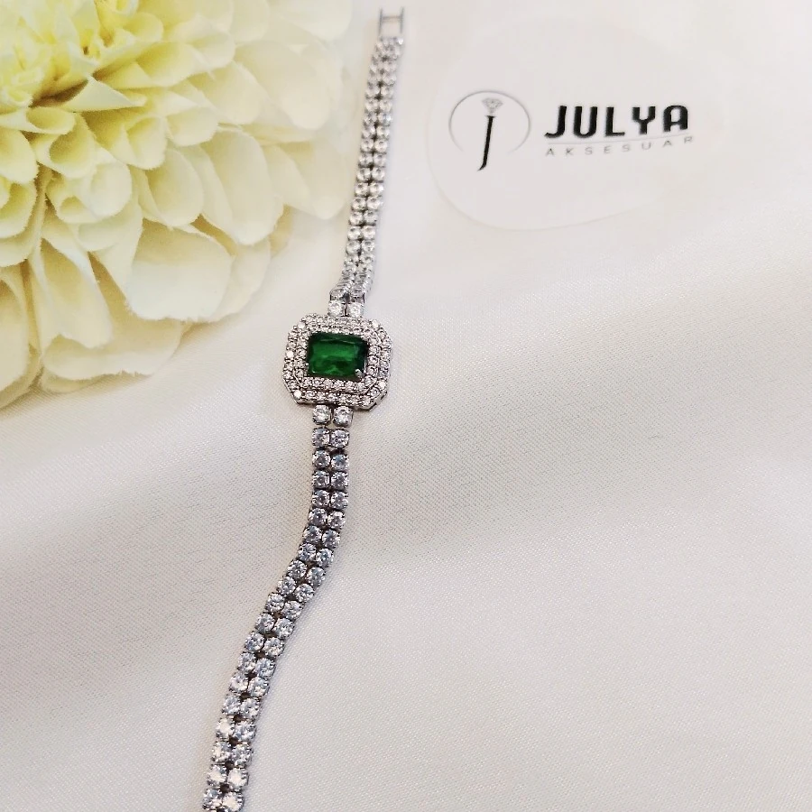 ÇELİK GÜMÜŞ RENGİ KARARMAZ PASLANMAZ YEŞİL TAŞLI ŞIK TAŞLI SUYOLU