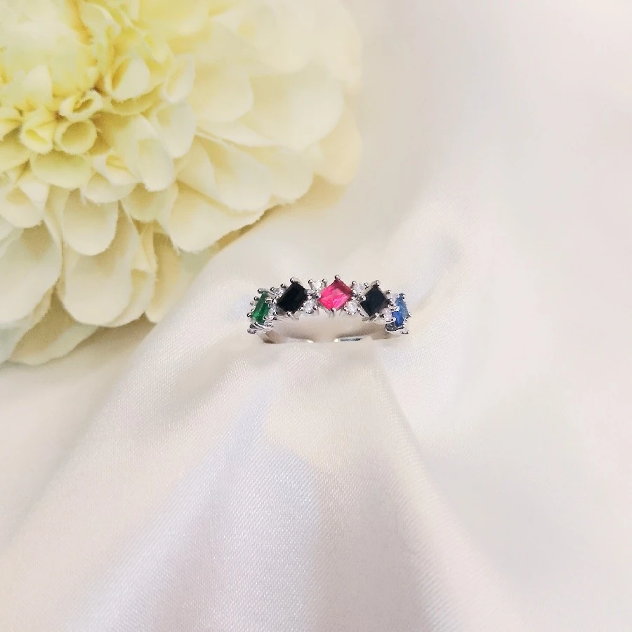 ÇELİK GÜMÜŞ RENGİ RENKLİ TAŞLI YÜZÜK