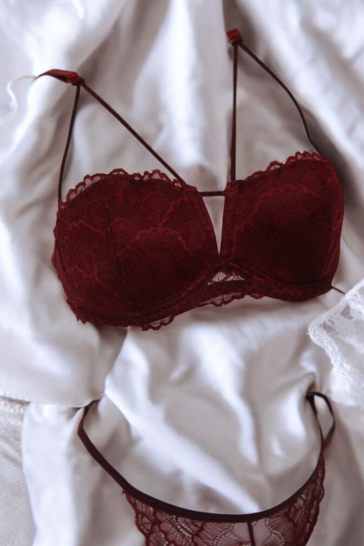 Önü Dikiş Detaylı Ultra Hafif Dantelli Bra Set(Sütyen Takımı) - bordo