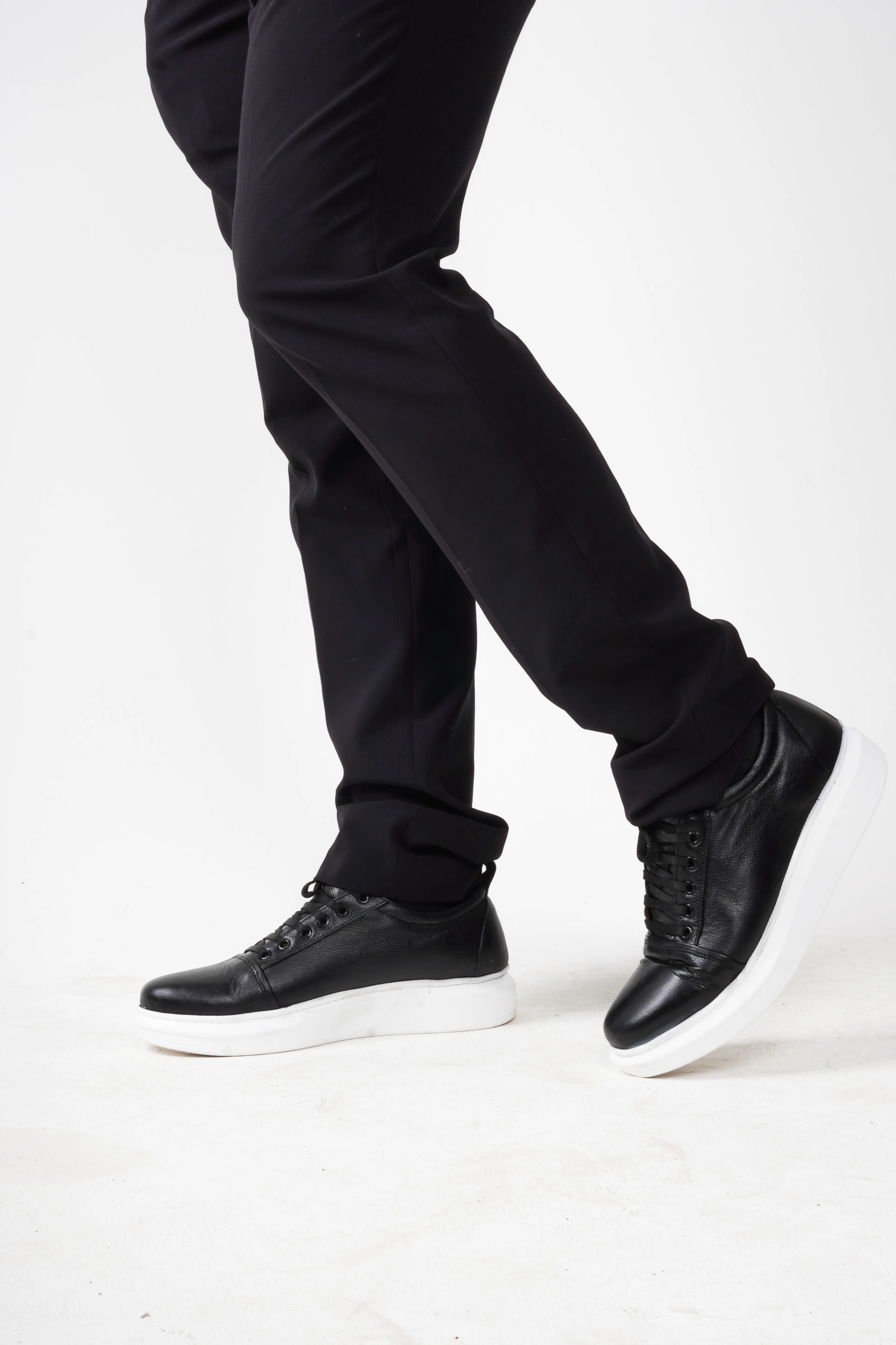 Hakiki Deri Siyah Beyaz Spor Ayakkabı