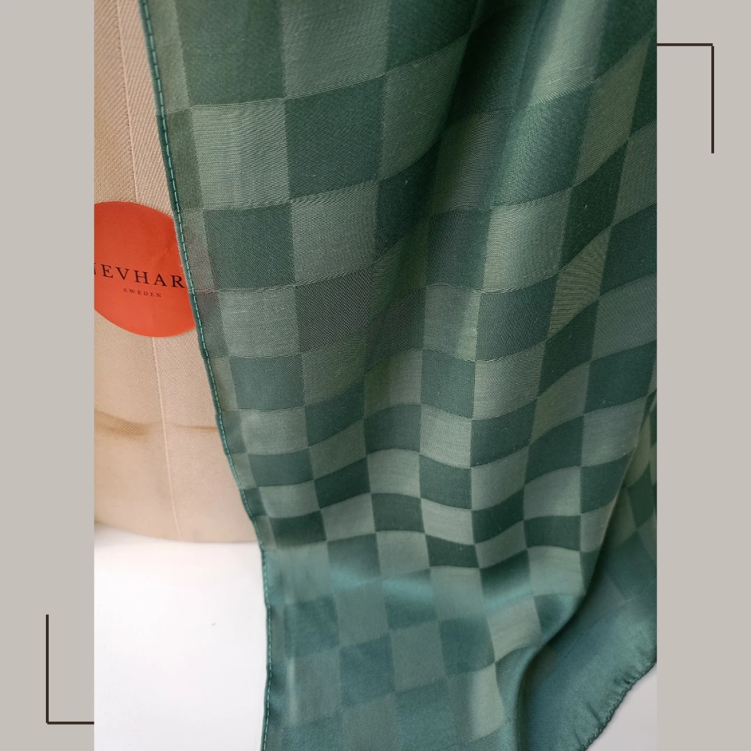 Yeşil Jakarlı Şal