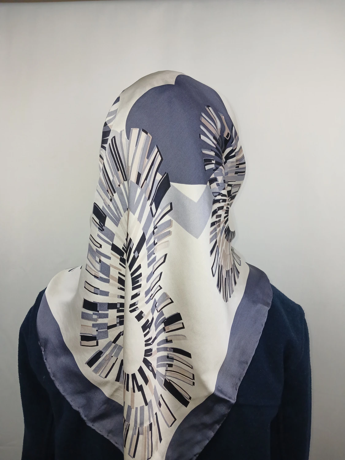 Gribeyaz İpek Eşarp