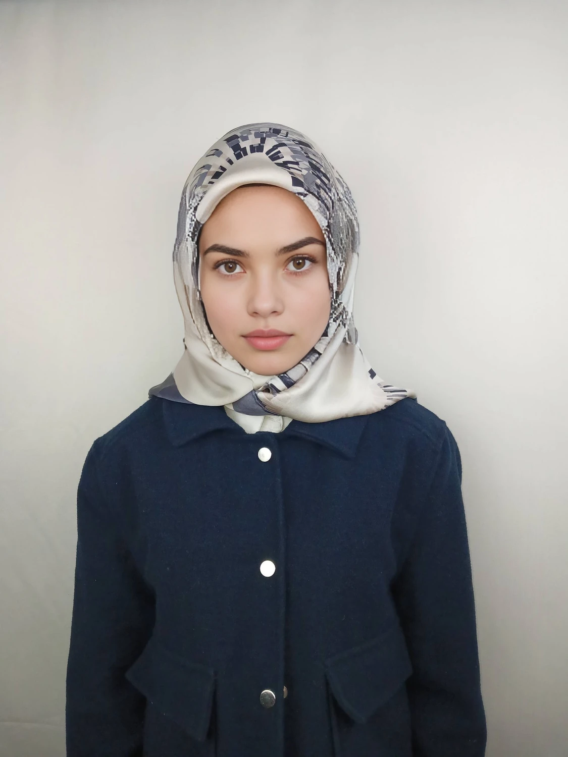 Gribeyaz İpek Eşarp