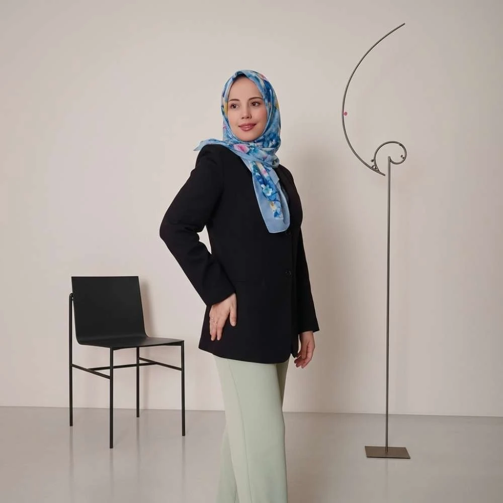 Çiçek Desenli Mavi Eşarp