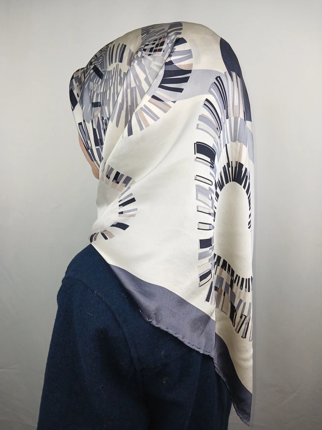 Gribeyaz İpek Eşarp