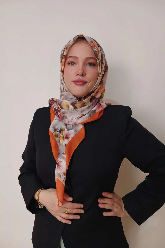 Çiçek Desenli Turuncu Eşarp