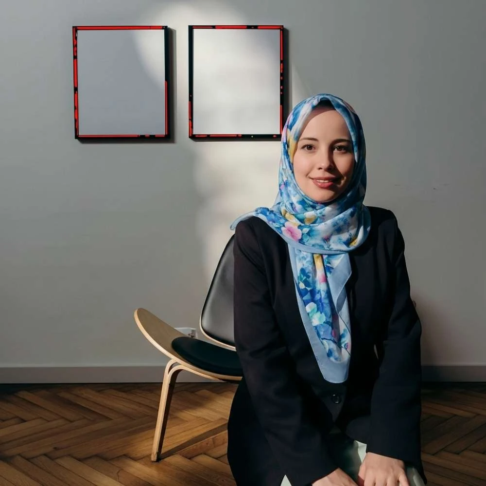 Çiçek Desenli Mavi Eşarp