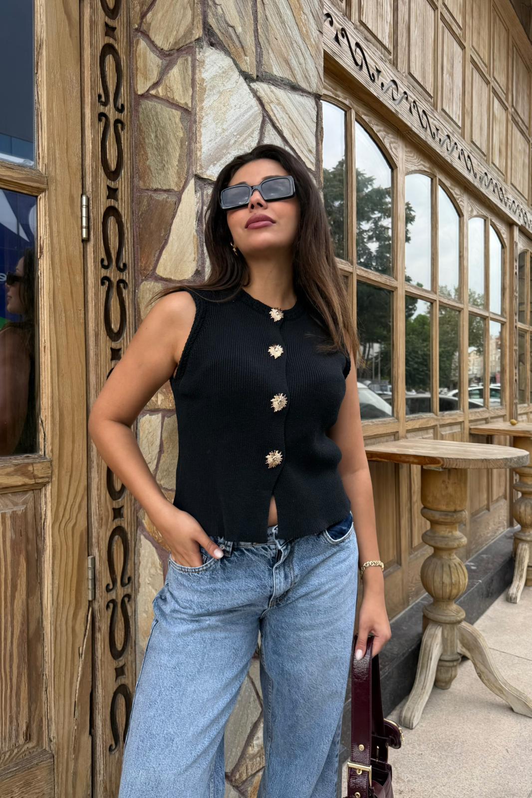 Güneş Düğme Detaylı Triko Yelek - siyah