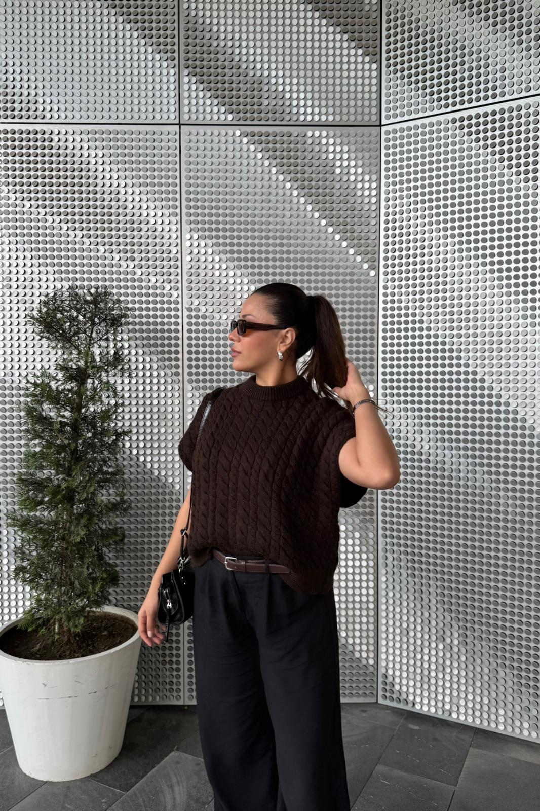 Kahve Örgü Dokulu Triko Süveter