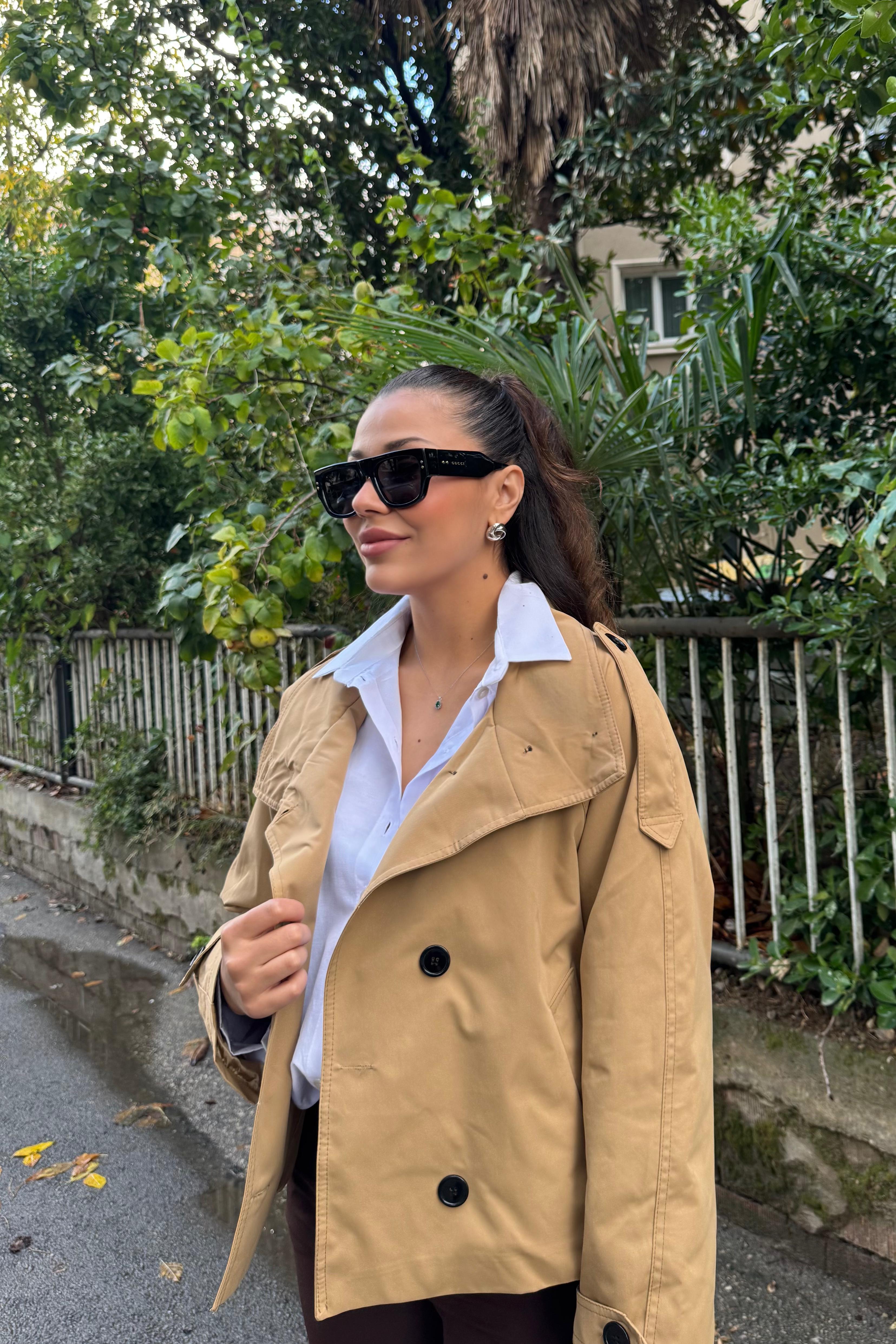 Kemer Detaylı Kısa Trençkot – Camel