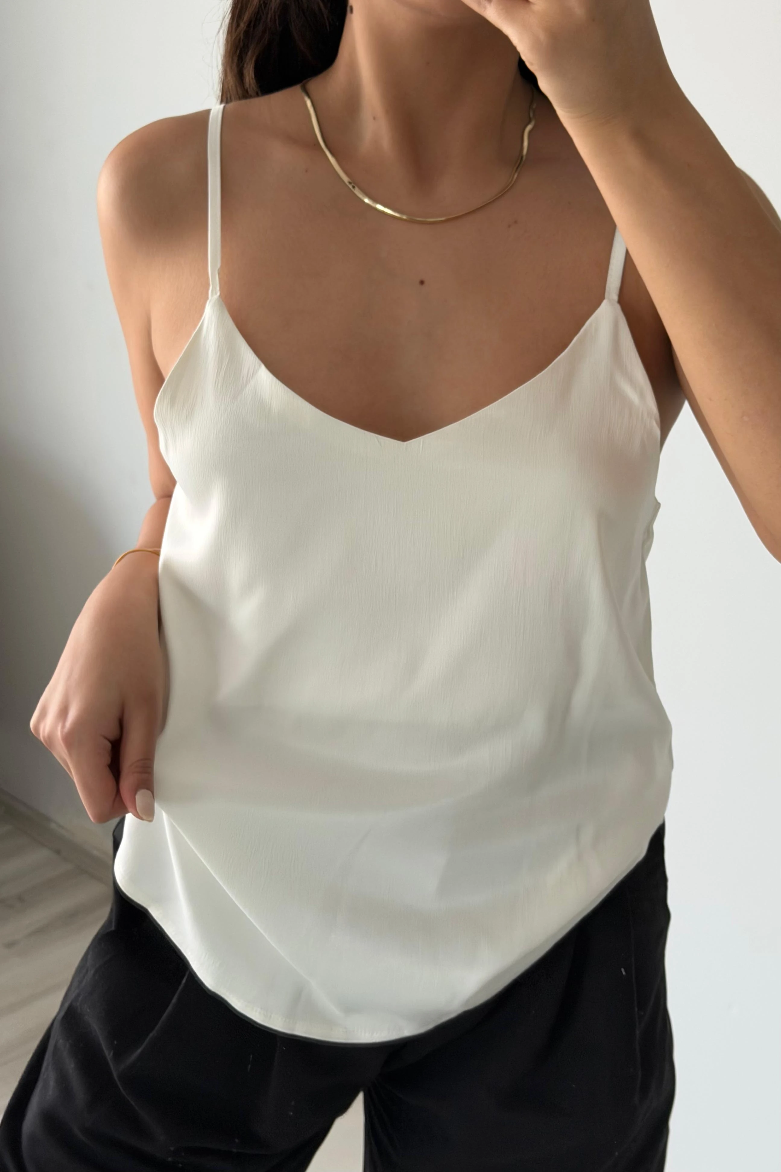 İnce Askılı Saten Görünümlü Bluz - beyaz