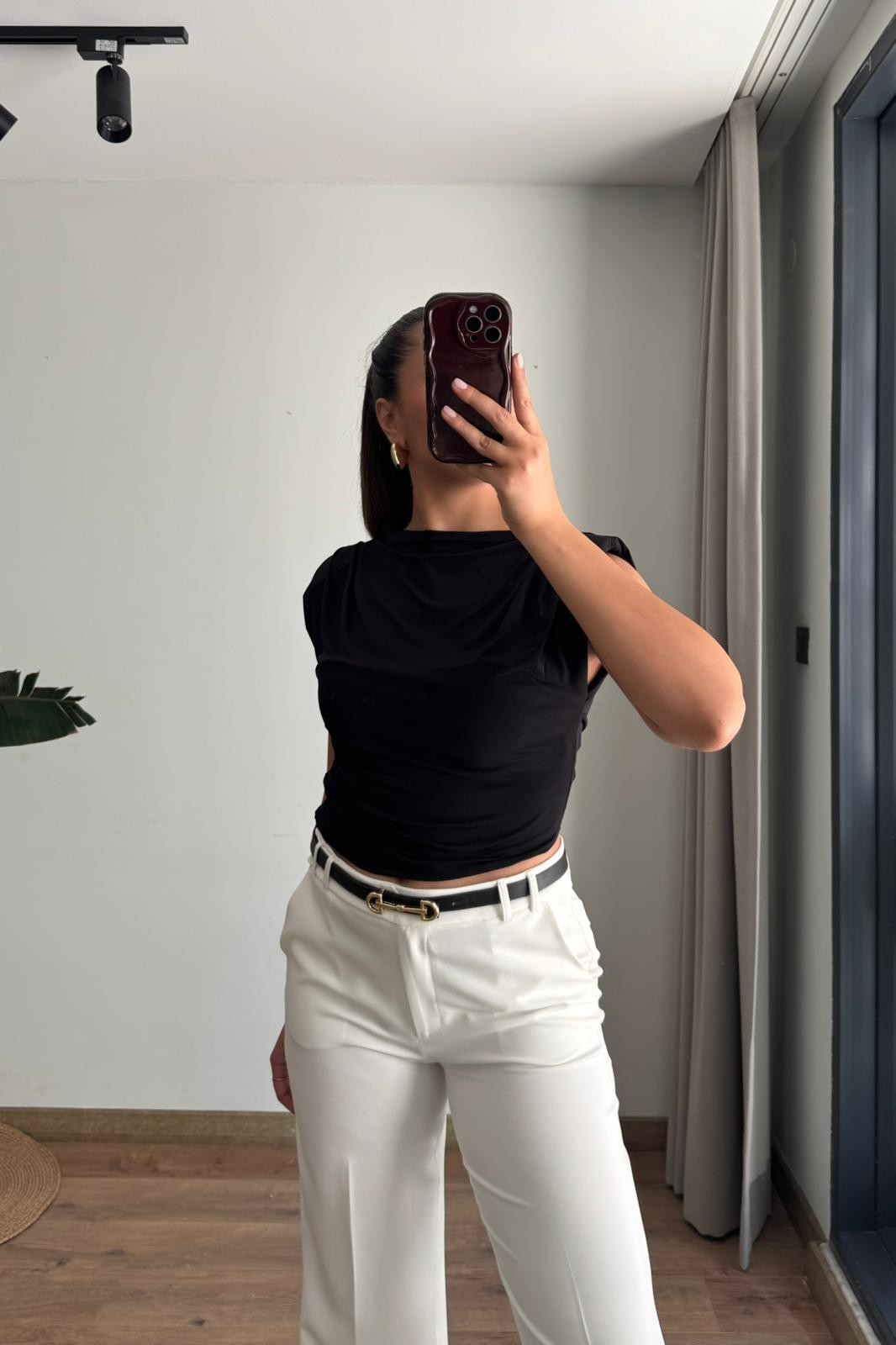 Drape Detaylı Vatkalı Bluz - siyah