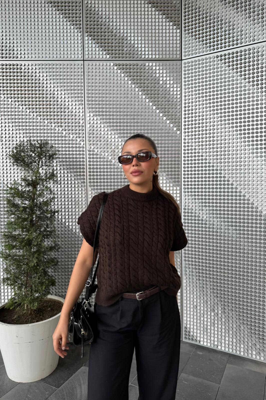 Kahve Örgü Dokulu Triko Süveter