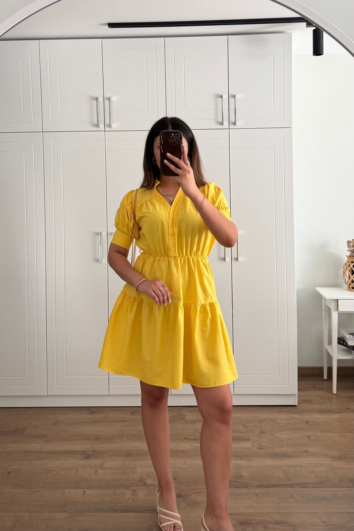 Poplin Hakim Yaka Katlı Mini Elbise – Puf Kol Detaylı - sarı