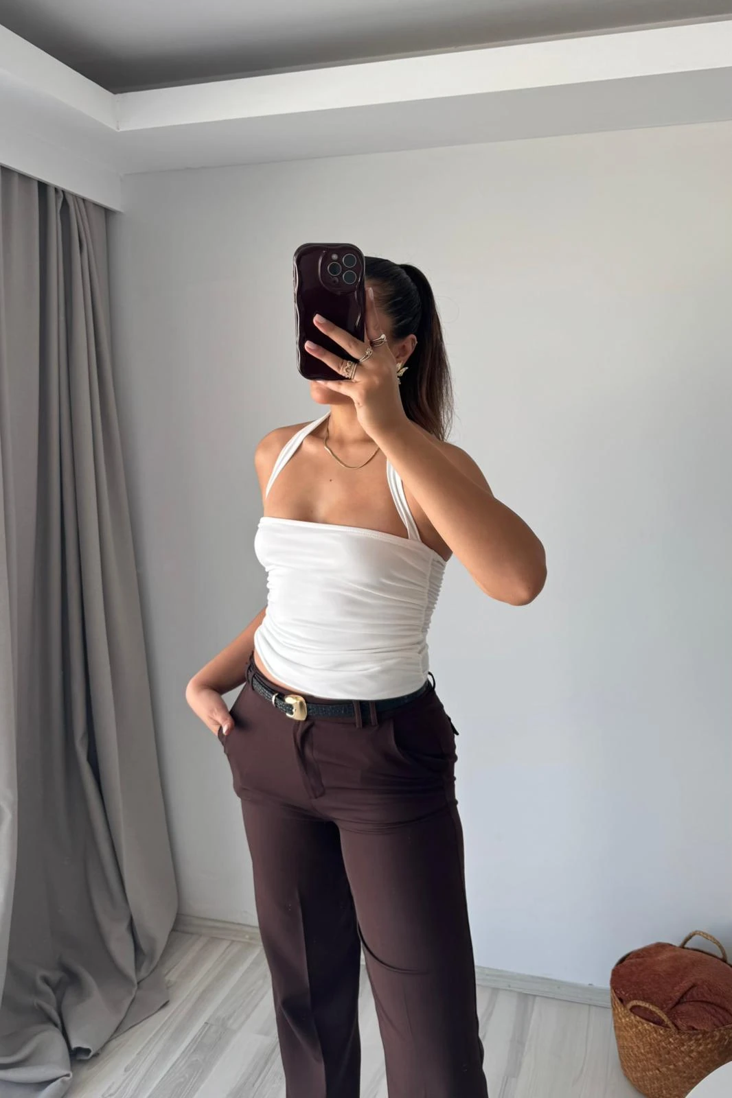 Beyaz Büzgülü Halter Yaka Crop Bluz