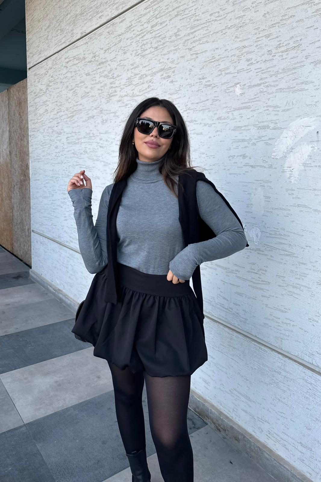 Kadın Siyah İçi Şortlu Balon Mini Etek