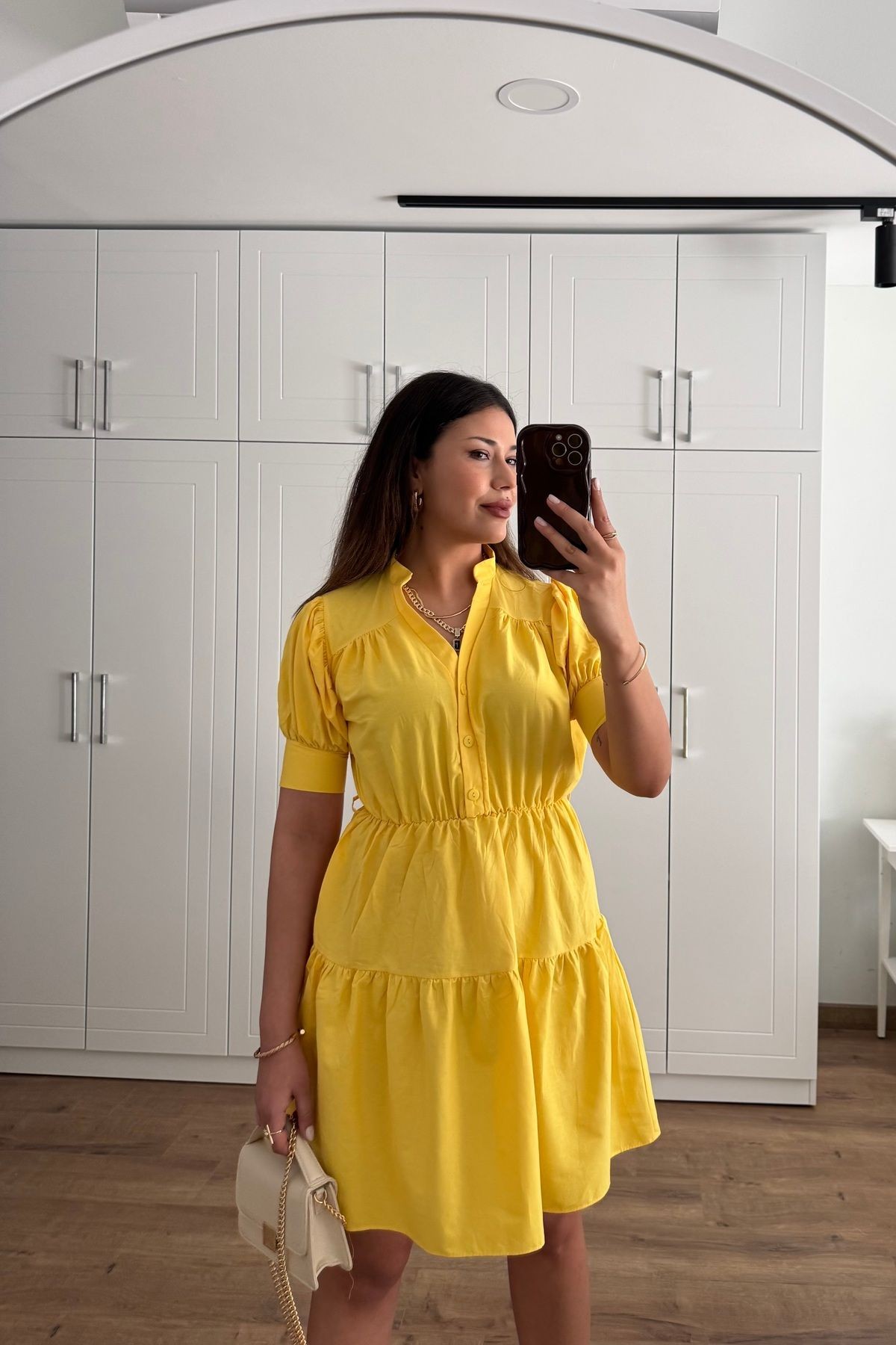Poplin Hakim Yaka Katlı Mini Elbise – Puf Kol Detaylı