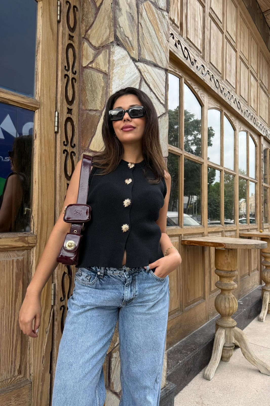 Güneş Düğme Detaylı Triko Yelek