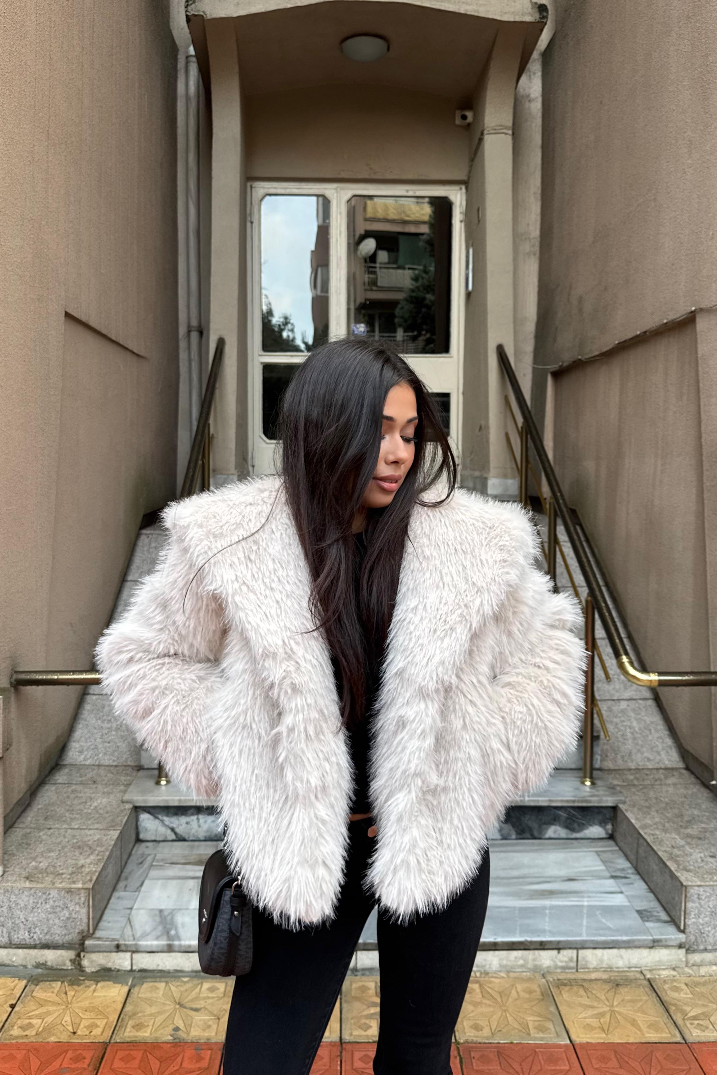 Kısa Tüylü Kürk Mont – Krem