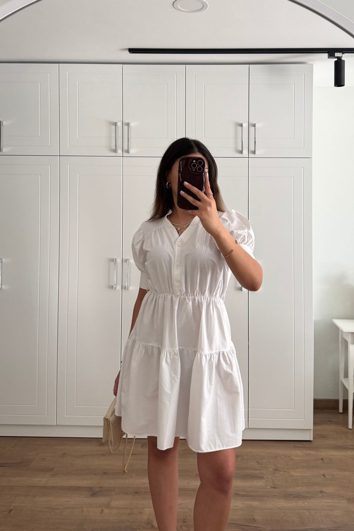 Poplin Hakim Yaka Katlı Mini Elbise – Puf Kol Detaylı - beyaz
