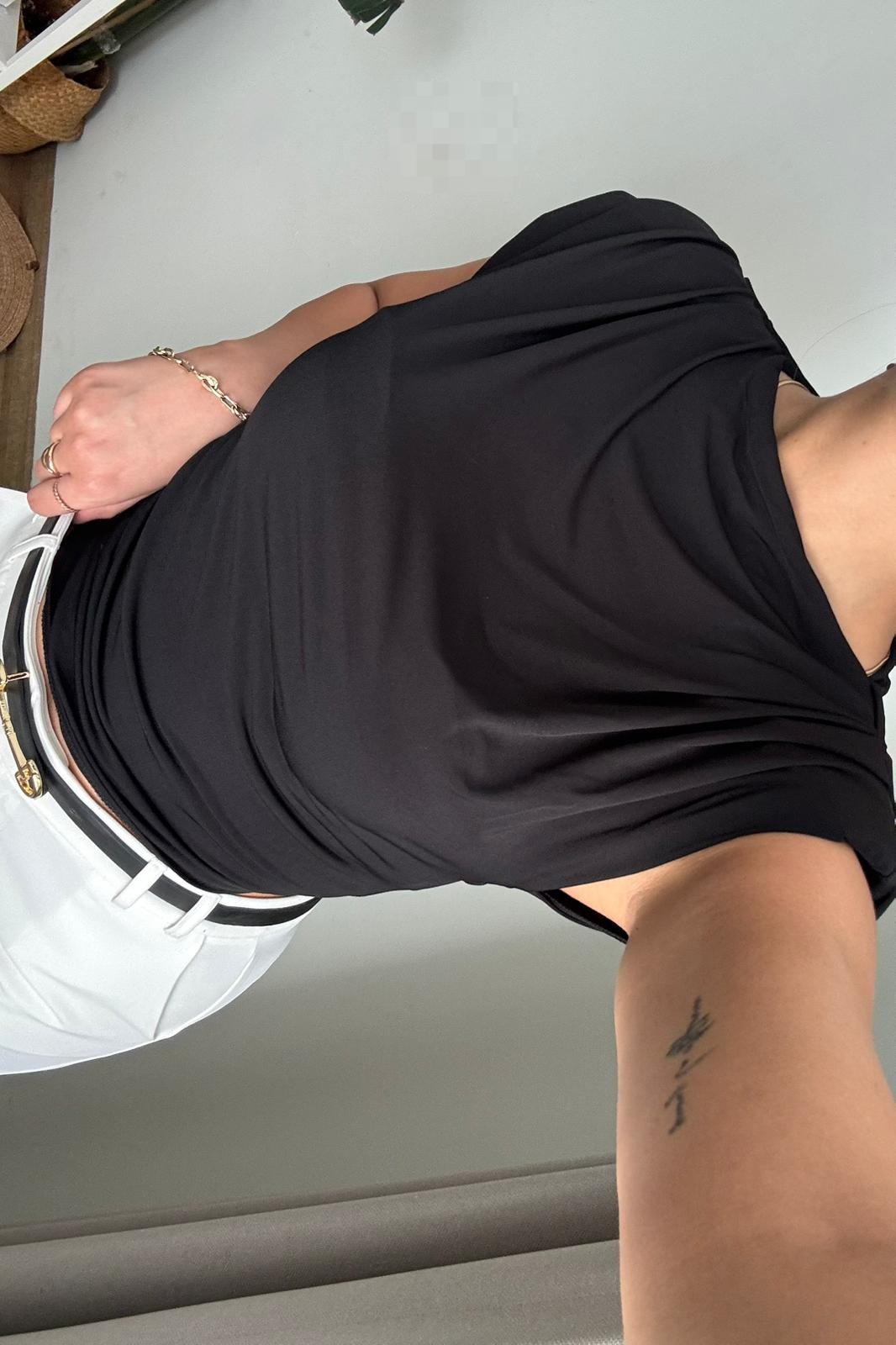 Drape Detaylı Vatkalı Bluz - siyah