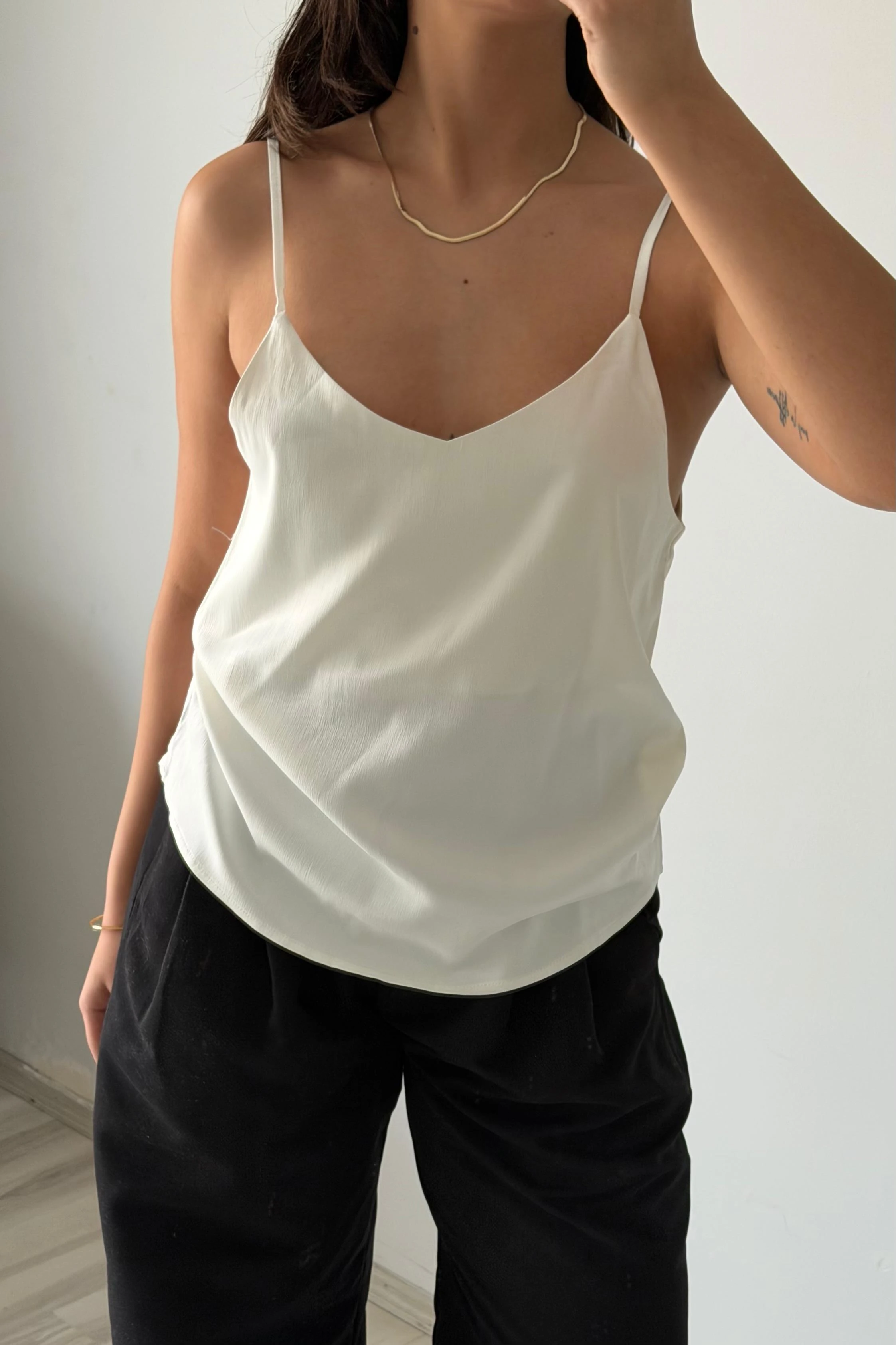 İnce Askılı Saten Görünümlü Bluz - beyaz