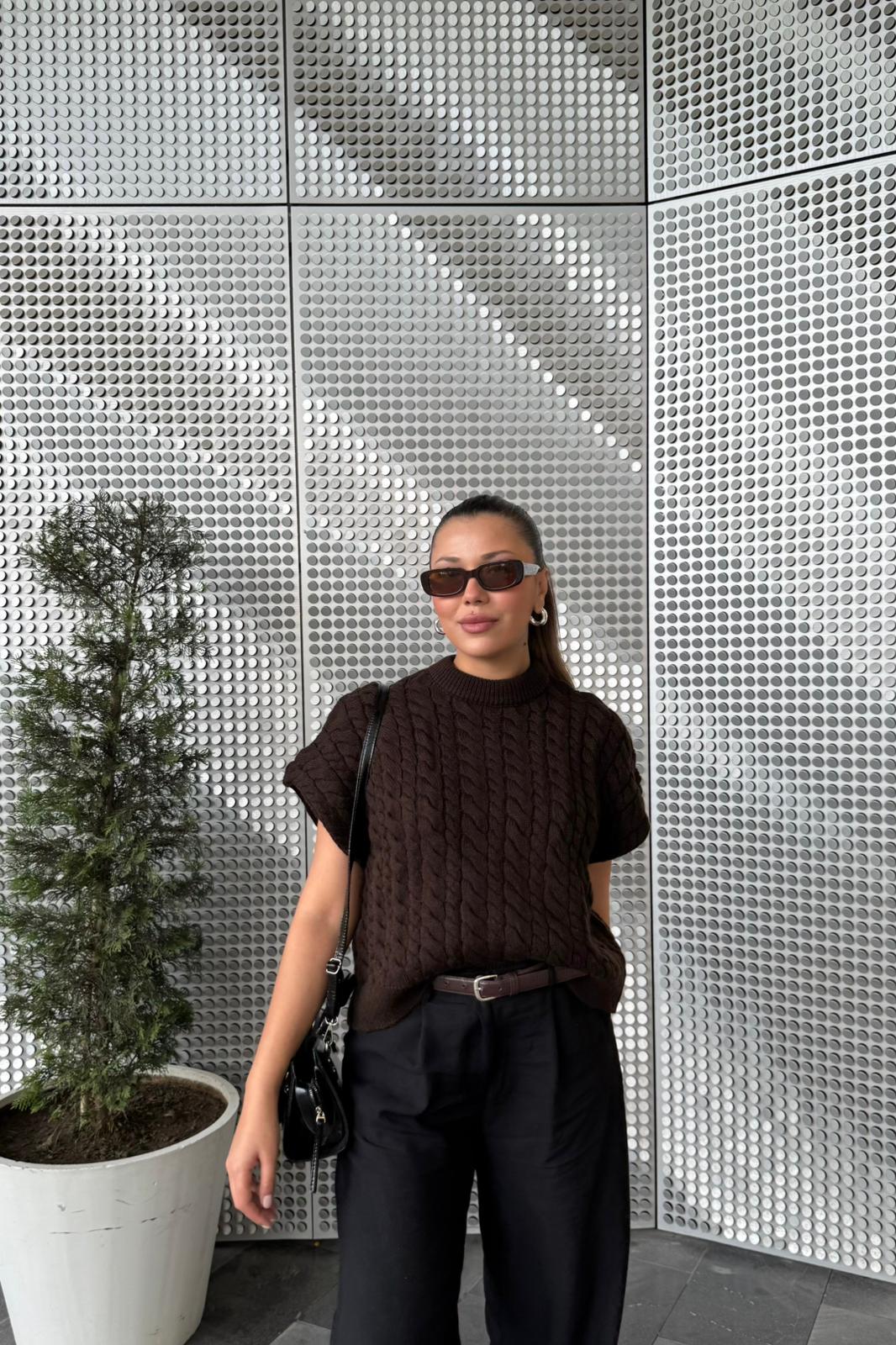 Kahve Örgü Dokulu Triko Süveter