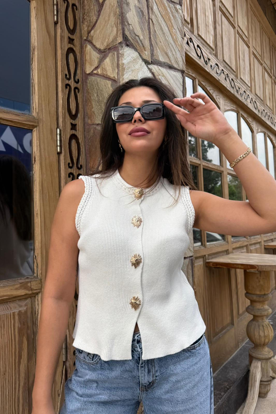 Güneş Düğme Detaylı Triko Yelek - beyaz