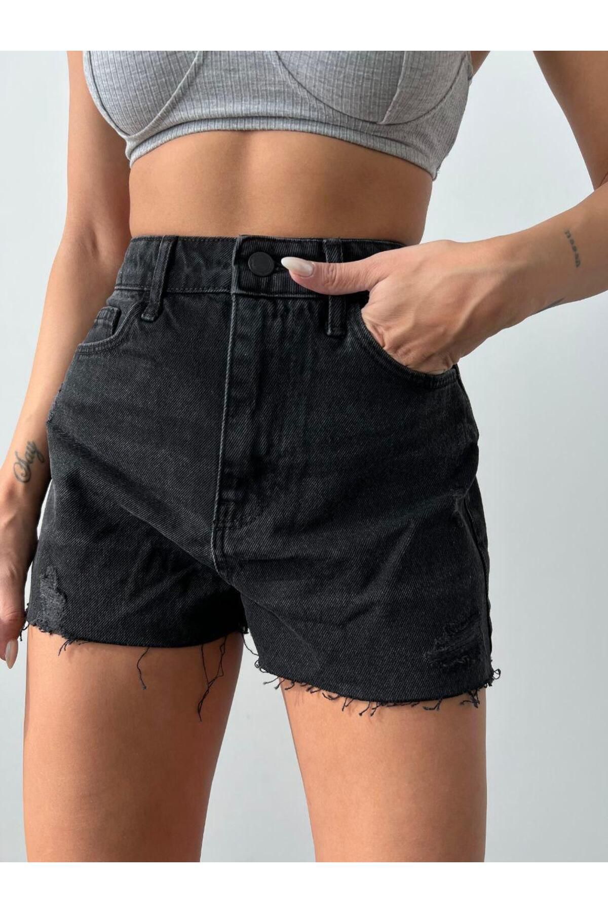Yırtıklı Şort