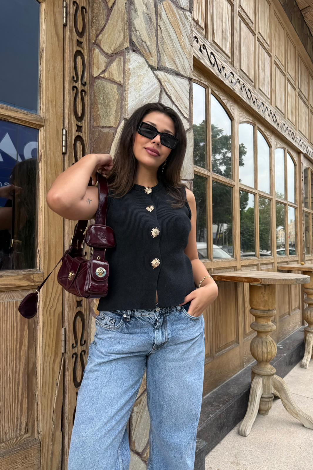 Güneş Düğme Detaylı Triko Yelek