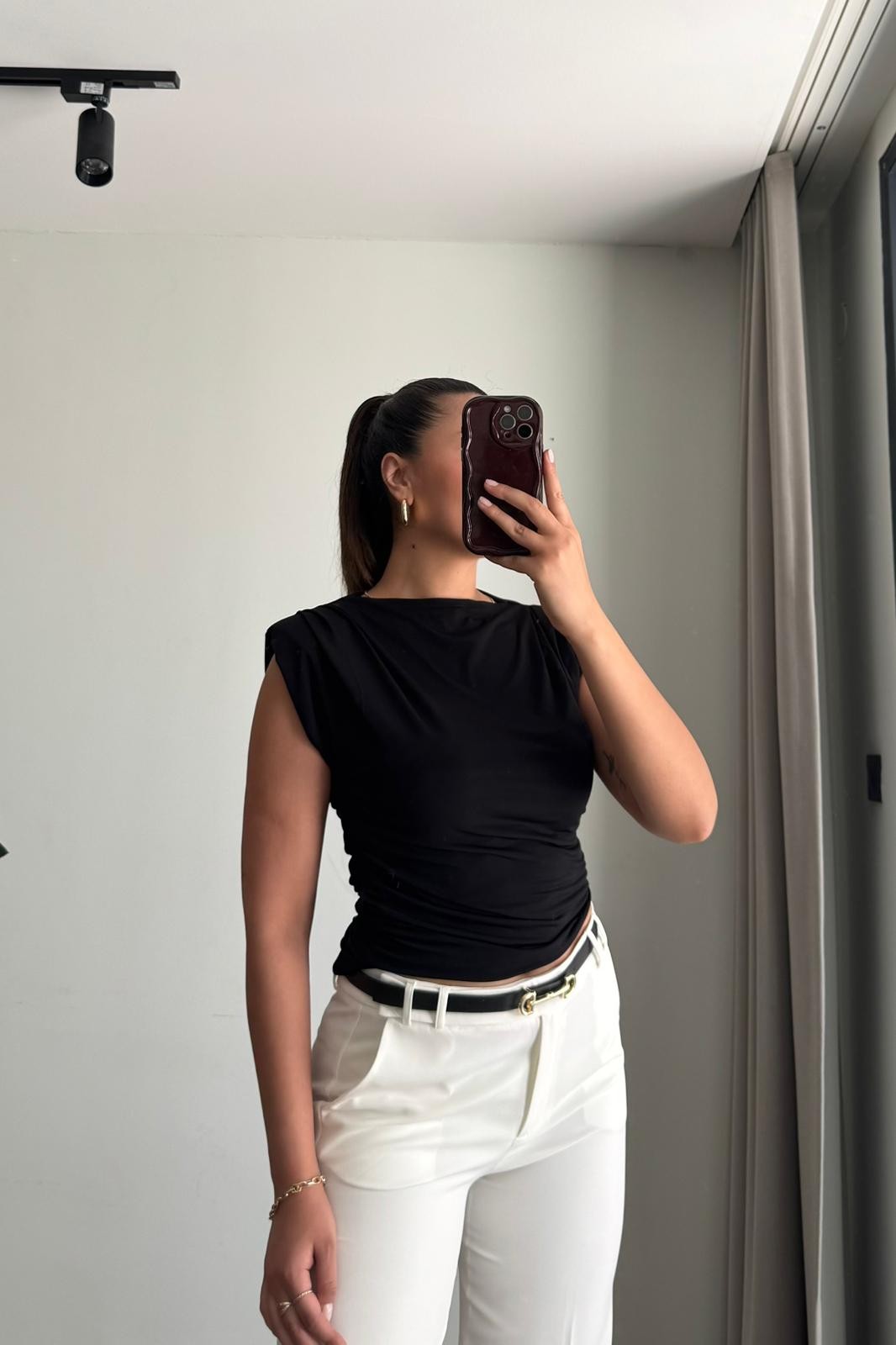 Drape Detaylı Vatkalı Bluz - siyah