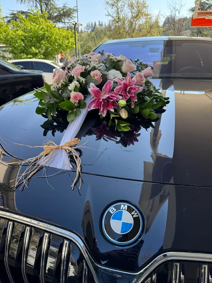 Araba Süsleme Hizmeti (Pembe İthal Güllerle)