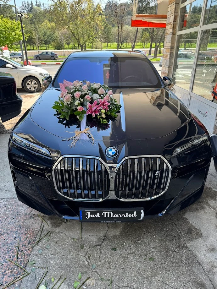 Araba Süsleme Hizmeti (Pembe İthal Güllerle)