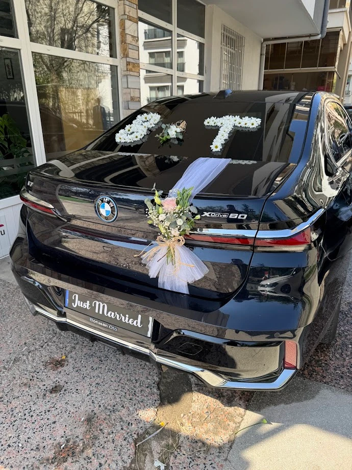 Araba Süsleme Hizmeti (Pembe İthal Güllerle)