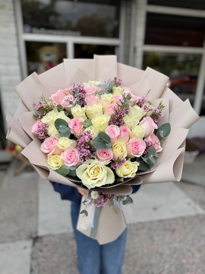 Güller ve Bahar Dalları